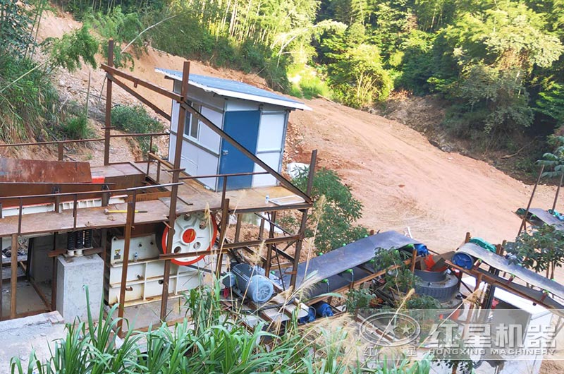 鄂式破碎机现场 鄂式破碎机现场