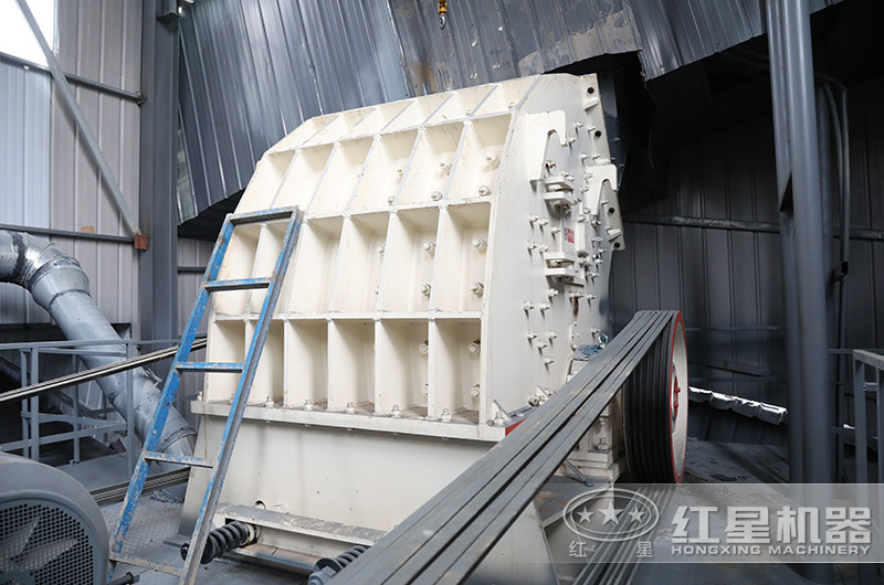 石灰石破碎客户现场,使用锤破机 石灰石破碎客户现场,适用锤破机