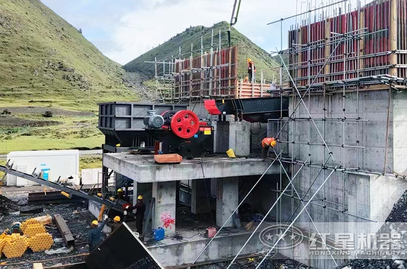 57破碎机安装作业现场实拍 57破碎机安装作业现场实拍