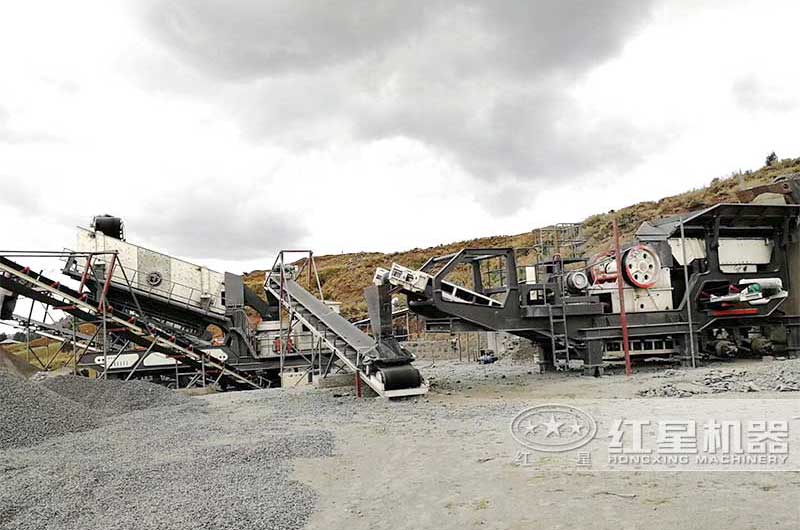 一小时处理一百方的花岗岩移动定碎石机现场 一小时处理一百方的花岗岩移动定碎石机现场