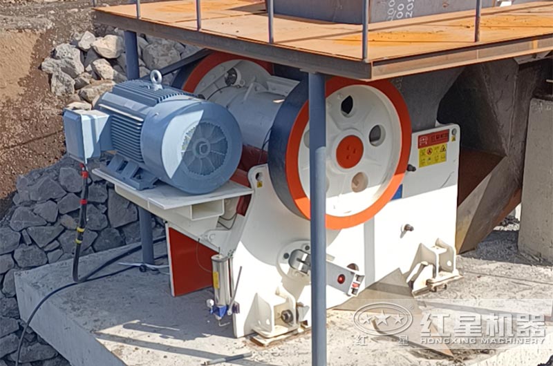 HDX98德版连体颚式破碎机现场 HDX98德版连体颚式破碎机现场