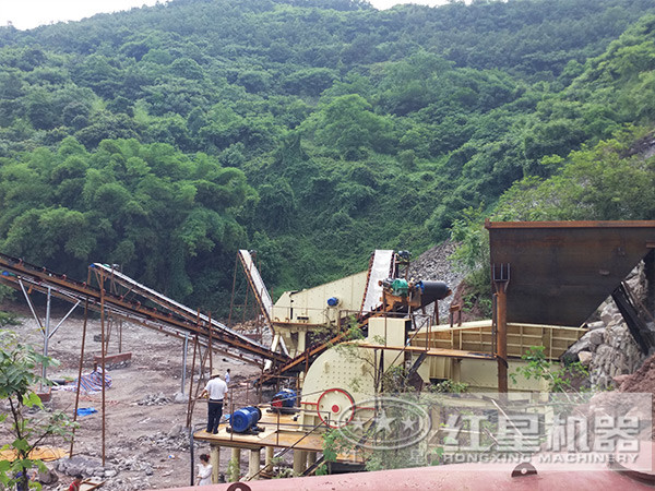 重锤式破碎机现场 重锤式破碎机现场